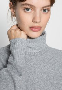 Pieces Petite PCCAVA HIGH NECK - Camisola - light grey melange