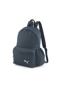 Mochila de tela azul oscuro con un compartimento principal con cremallera y un bolsillo frontal con cremallera. Cuenta con correas ajustables y un acento de logo blanco.
