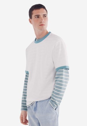 - T-shirt basic