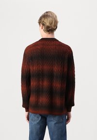 Jack & Jones JORDUKE CREW NECK - Trui -  brown
