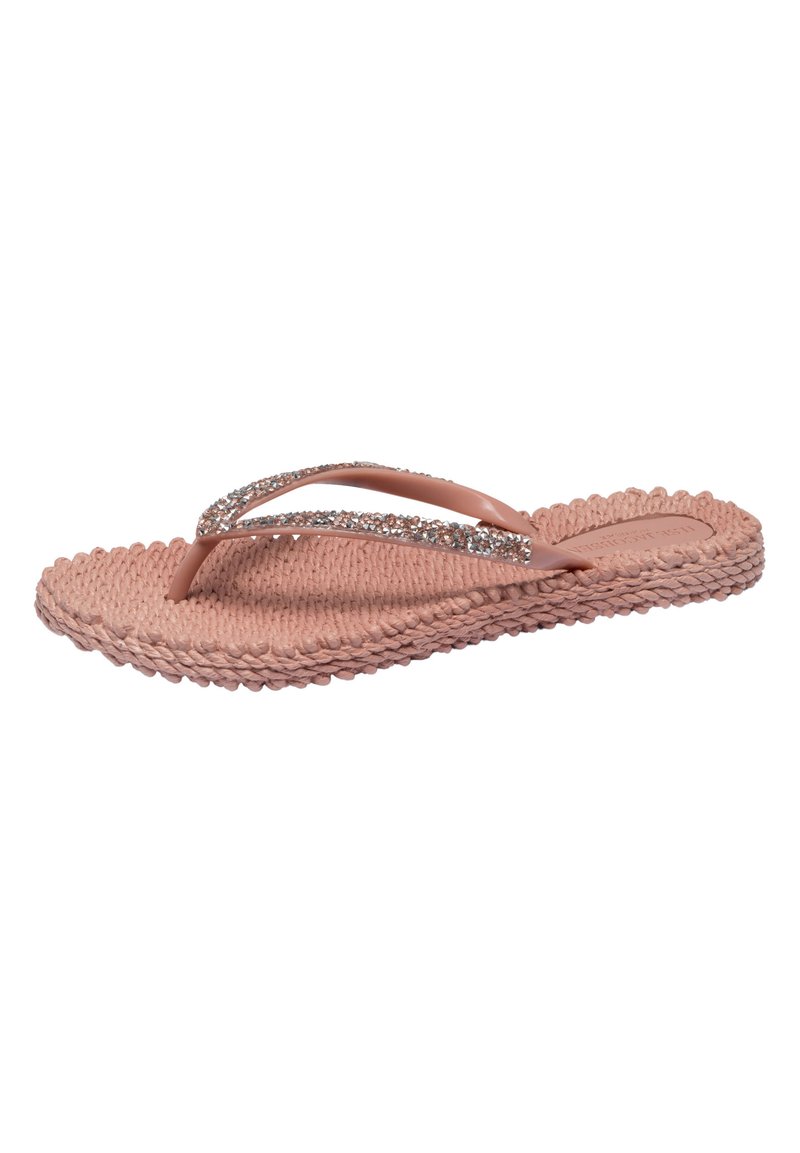 Enkel roze geweven teenslipper met met strassteentjes bezette plastic bandjes op een witte achtergrond.