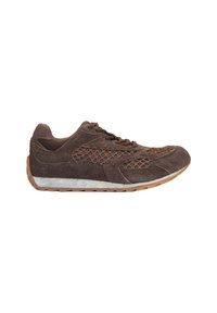 Brązowe zamszowe sneakersy z siateczkowymi akcentami, z konstrukcją w kształcie plastra miodu po boku, gumowa podeszwa z kontrastowymi białymi i brązowymi sekcjami.