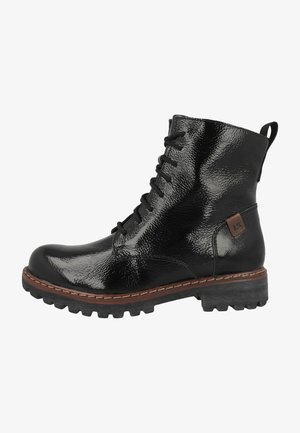Bottine noire en cuir avec une finition brillante, design à lacets, semelle robuste et une pièce d'accent en cuir brun sur le talon.