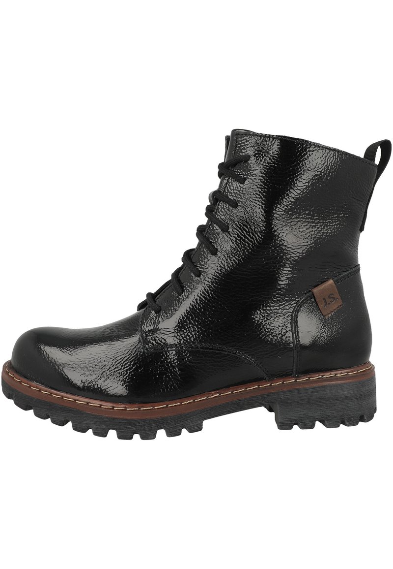 Botín negro de cuero hasta el tobillo con un acabado brillante, diseño de cordones, suela robusta y un parche de cuero marrón en el talón.
