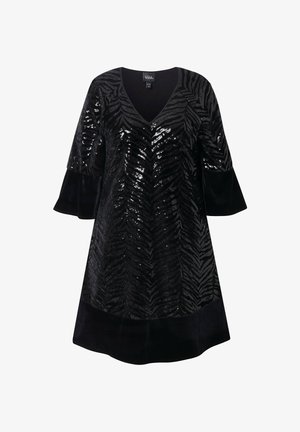 Schwarzes Kleid mit V-Ausschnitt, kurzen Glockenärmeln und einem sich glitzernden Zebra-Muster auf einem strukturierten Stoff, abgerundet mit einem einfarbigen schwarzen Saum.