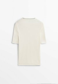 T-shirt à manches courtes côtelé de couleur crème clair avec un col rond et une texture subtile. Aucun logo ni graphique visible.