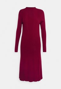 Robe en tricot côtelé à manches longues de couleur bordeaux profond, avec un corsage ajusté, un col rond et une silhouette fluide qui s'évasent légèrement à l'ourlet.