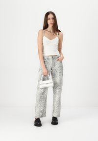 BDG Urban Outfitters STRAIGHT LEG - Vaqueros rectos - grey