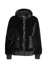 Sort faux fur jakke med en skinnende sort faux læder front, udstyret med hætte, to frontlommer og ribbede manchetter og kant.