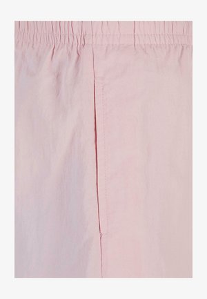 Şorturi roz deschis, fabricate dintr-un material ușor și moale. Dispun de un brâu elastic și o pungă laterală cu un finisaj curat la margini.