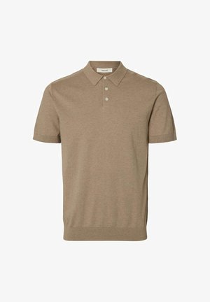 Beiges Poloshirt mit kurzen Ärmeln, drei Knöpfen und einem gerippten Saum, dargestellt vor weißem Hintergrund.