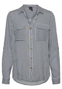 Camicia a righe blu navy e bianca, con due tasche sul petto, bottoni color oro e maniche arrotolate con chiusure a bottone.