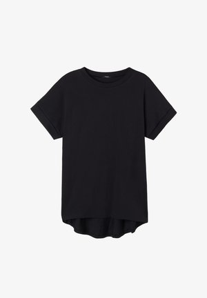 Schwarzes T-Shirt mit kurzen Ärmeln aus weichem Stoff. Verfügt über einen Rundhalsausschnitt und einen leicht längeren hinteren Saum. Glatte Textur, keine Muster oder Hardware.