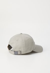 Calvin Klein MUST UNISEX - Pet - london fog