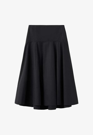 Fustă neagră cu talie înaltă, croială în A, cu talie largă și tiv evazat, confecționată din țesătură netedă, prezentată pe fundal alb.