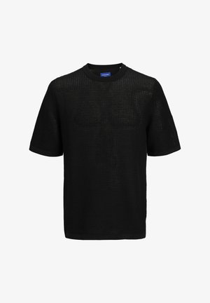 Must mustriga lühikeste varrukatega T-särk, mis on valmistatud tekstuurilisest, avatud kudumiga kangast. Omab ümmargust kaelust ja tugevaid musti ääreid varrukatel ning hemil.