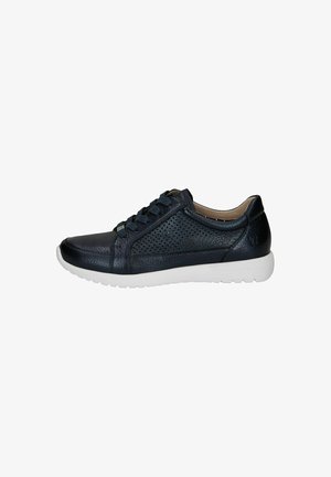 Tengerészkék bőr sneaker perforált oldalakkal, fűzős dizájnnal és fehér gumitalppal. Simaság jellemzi, lekerekített orral.