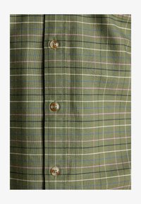 Neselectat, khaki green