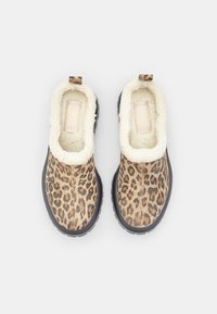 Bata Zapatos sin cordones - animalier