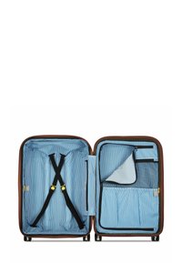 Valise rigide marron avec un revêtement rayé bleu et blanc ; comprend des sangles internes, des poches zippées et des compartiments en filet.