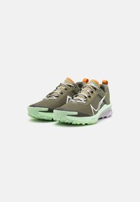 Nike Performance REACT TERRA KIGER 9 - Scarpe da trail running - medium olive/summit white/neutral olive/lilac bloom/light iron ore