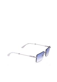 Lunettes de soleil rectangulaires avec fines montures métalliques argentées et verres dégradés bleus, présentées sur un fond blanc.