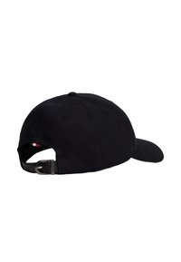 Gorra de béisbol negra con visera curva, correa ajustable y un pequeño detalle de acento colorido en la parte trasera. Hecha de tela de algodón.