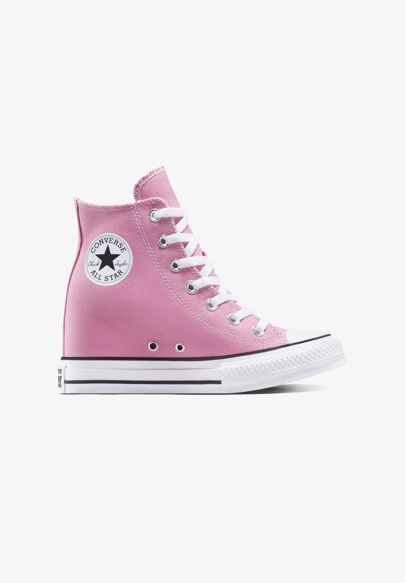 Rosa High-Top-Sneaker aus Canvas mit weißen Schnürsenkeln, Gummizehenschutz und schwarzen Akzenten. Verfügt über das Converse All Star-Logo an der Seite.