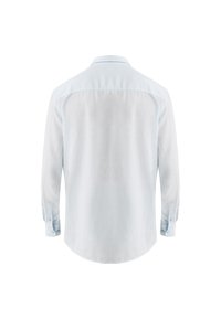 Světle modrá košile s dlouhým rukávem vyrobená z lehkého materiálu, s klasickým límečkem, knoflíkovými manžetami a zakřiveným okrajem s hladkou texturou.