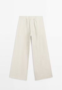Lichtgrijze, wijde broek met een elastische tailleband, gemaakt van een zachte stof. Kenmerkt zich door een gladde textuur en eenvoudig ontwerp, zonder zichtbare sluitingen.