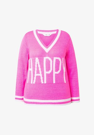 Hellrosa gestrickter Pullover mit weißen Streifen und dem Wort „HAPPY“ in großen weißen Buchstaben auf der Vorderseite, mit V-Ausschnitt.
