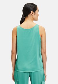Vera Mont MIT V-AUSSCHNITT - Blouse - silky green