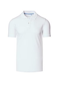 Biała koszulka polo uszyta z bawełny, z klasycznym kołnierzykiem, zapięciem na trzy guziki i krótkimi rękawami. Miękka w dotyku. Brak widocznych wzorów lub akcentów.