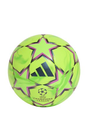 Ballon de football Adidas vert vif avec des étoiles soulignées de rose et le logo de l'UEFA Champions League sur fond blanc.