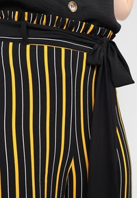 Miss Selfridge Pantalones - black
