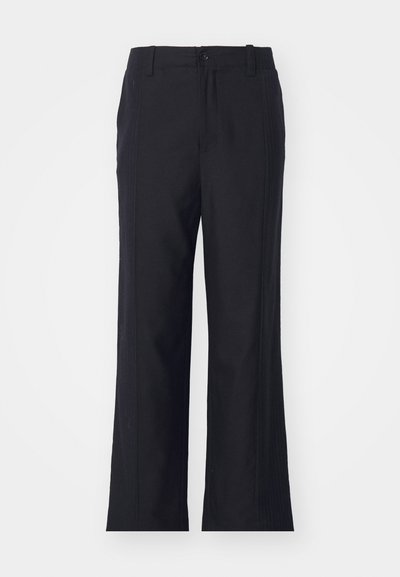 Feng Chen Wang DECONSTRUCTED PATCHWORK TROUSERS UNISEX - Trousers - black