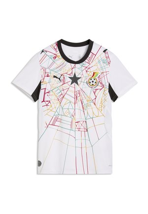 Maillot de sport blanc avec col et manches noirs, lignes géométriques multicolores, une étoile noire, logo Puma et emblème de l'Association de football du Ghana.