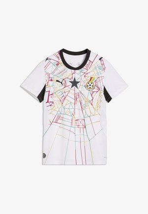 Maillot de sport blanc avec col et manches noirs, lignes géométriques multicolores, une étoile noire, logo Puma et emblème de l'Association de football du Ghana.