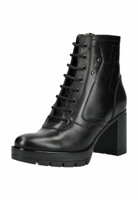 Bottes de cheville en cuir noir avec un talon carré, un laçage sur le devant et une semelle texturée, présentant des coutures décoratives et des œillets en métal.