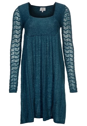 Robe en maille bleu sarcelle à manches longues avec encolure carrée et manches semi-transparentes à motif de dentelle.