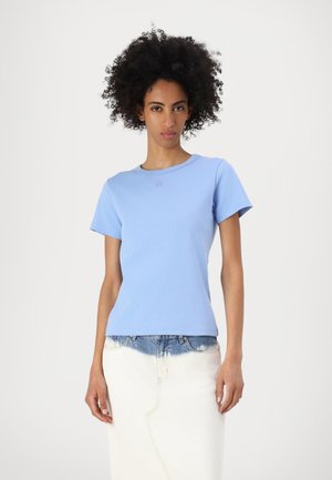 DELORIS - Basic T-shirt - light/pastel blue