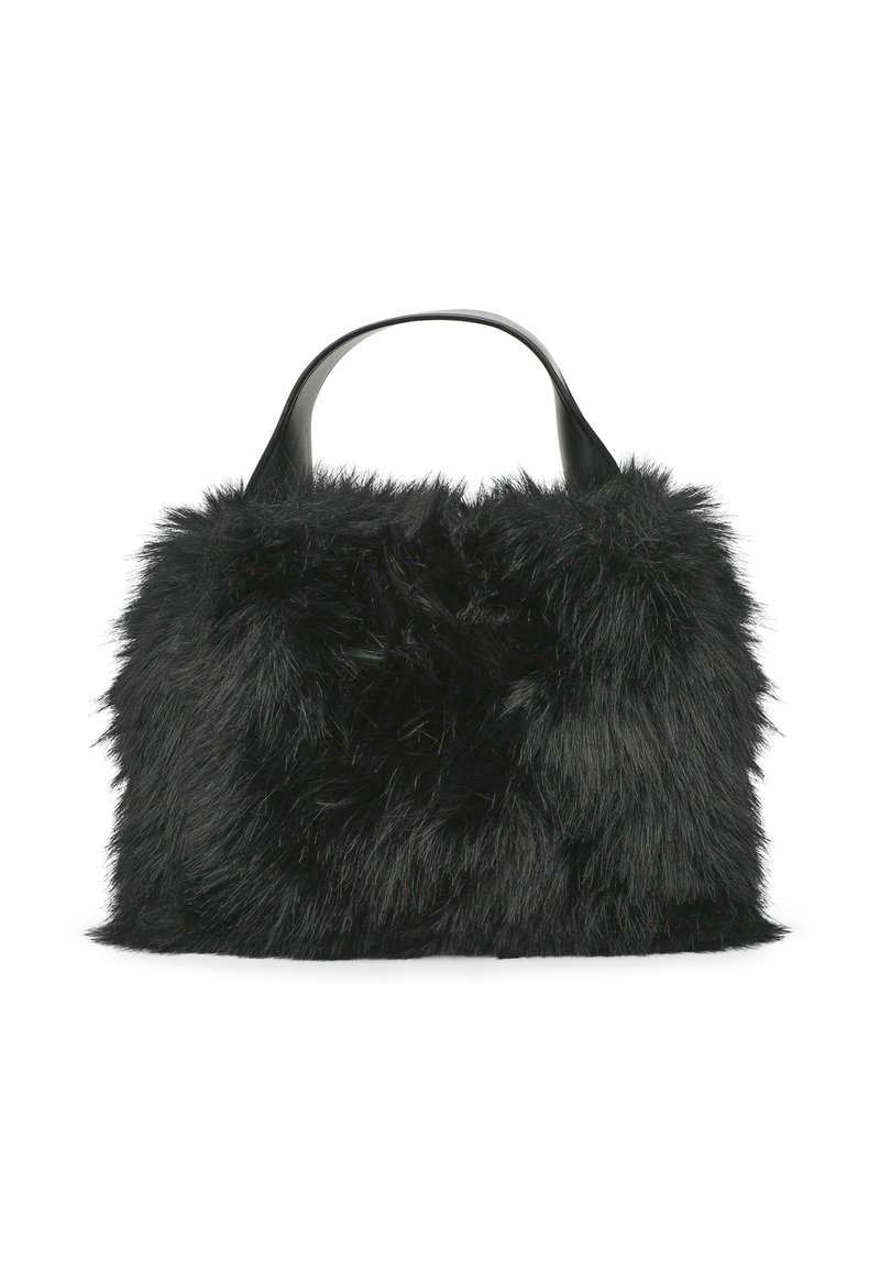 Sac à main noir recouvert de fausse fourrure douce avec une seule bandoulière en cuir lisse, sur fond blanc.