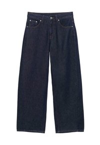 Jean bleu foncé à jambes larges avec bouton à l'avant, fermeture éclair et cinq poches, posé à plat sur un fond blanc.