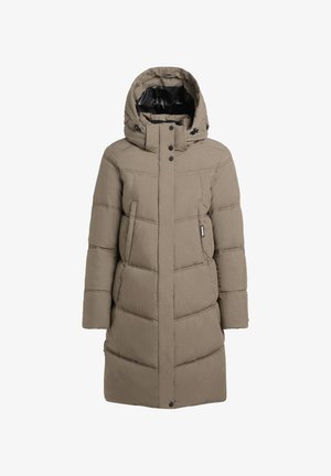 Manteau rembourré en beige clair, doté d'un col montant, d'une capuche et de boutons-pression à l'avant. Le design comprend des sections matelassées horizontales et des poches sur les côtés.