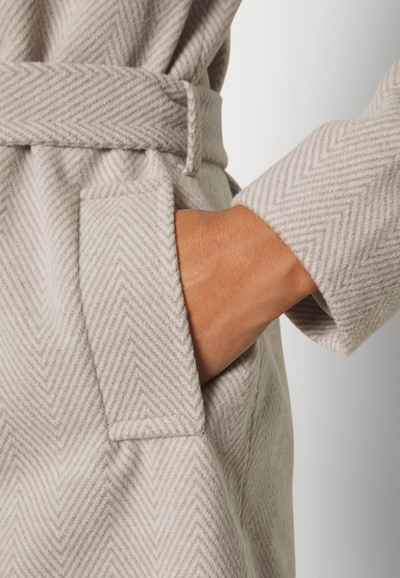 ONLY Tall ONLSILLE LONG WRAP COAT - Klassischer Mantel - pumice  