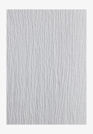 Valge tekstuuriga kangas, millel on laineline muster, sisaldades erineva paksusega vertikaalseid jooni, luues kogu pinnale lainelise välimuse.