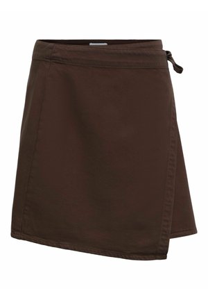 Tamnosmeđa suknja na preklop s vezanjem sa strane, duljine do koljena, izrađena od čvrste tkanine s vidljivim detaljima šavova.