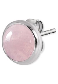 Sølv studørering med en rund, glat, lys pink rosenkvartssten indsat i en elegant bezel. Metalstift bag til sikker pasform.