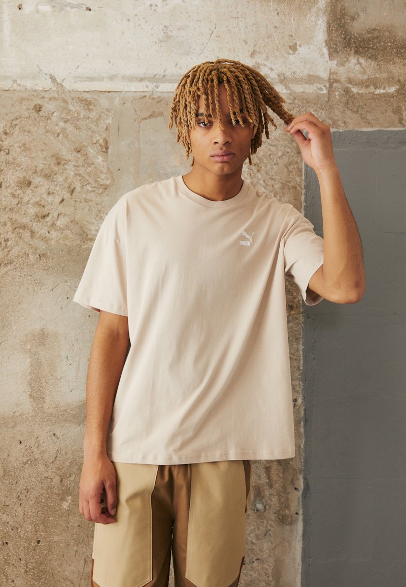 Puma CLASSICS TEE - T-paita - granola