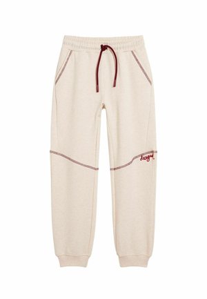 Beige joggings gemaakt van zacht materiaal, met een trekkoord in de taille, zijzakken en bordeauxrode stiksels en logo-accenten.